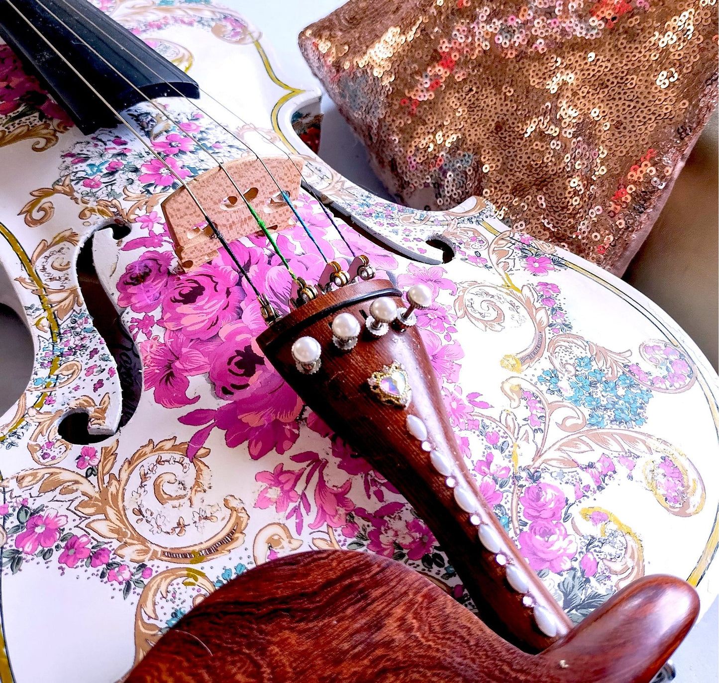 Gilded Age Violin w Matching Carbon Fiber Bow Case Crystal Fine Tuners Rosin Strings Set Up showcases exquisite floral design.