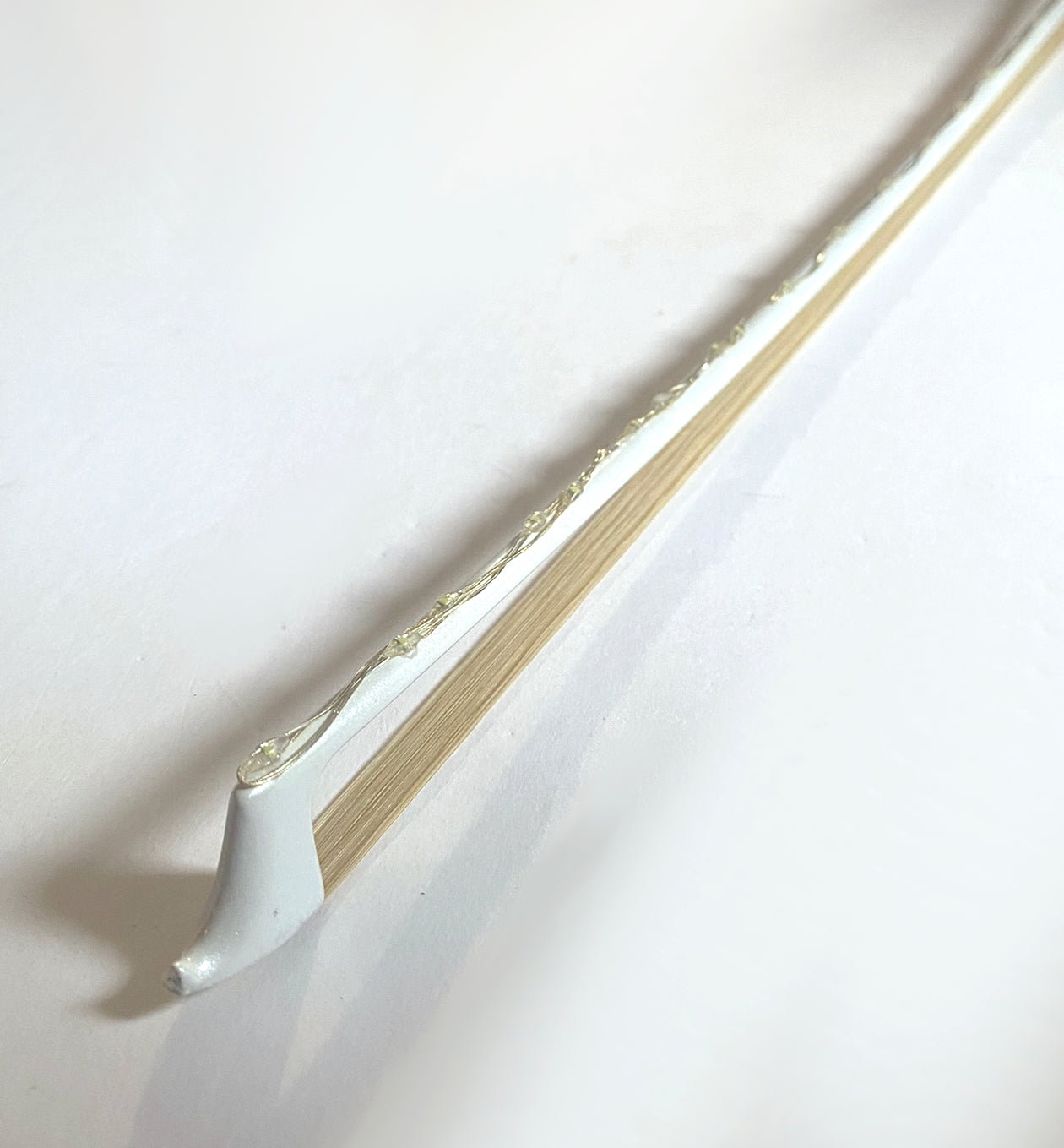 Rozanna's Glow Bow Angel White Carbon Fiber Violin Bow - Rozanna's Violins